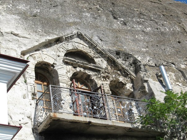 Балкон в скале